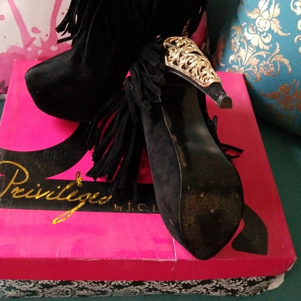 Shoes - Picture 2 of 4